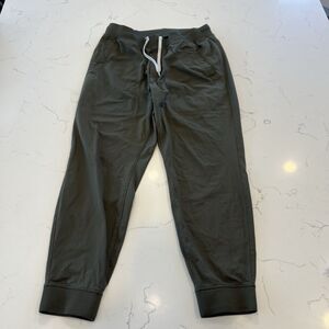 Vuori Meta Joggers Men Large Athletic Performance Stretch Pants Green Athleisure